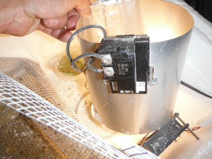 heat shield and thermostat for incubator