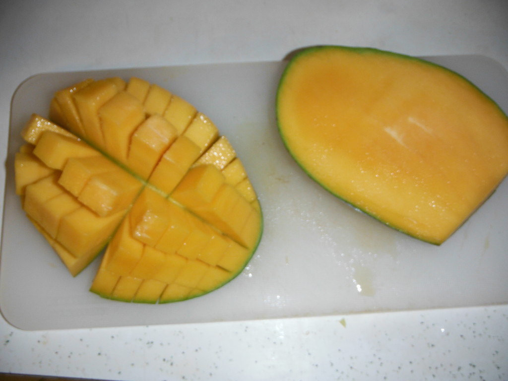 dicing mango