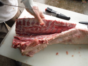 Removing the loin from the ribs